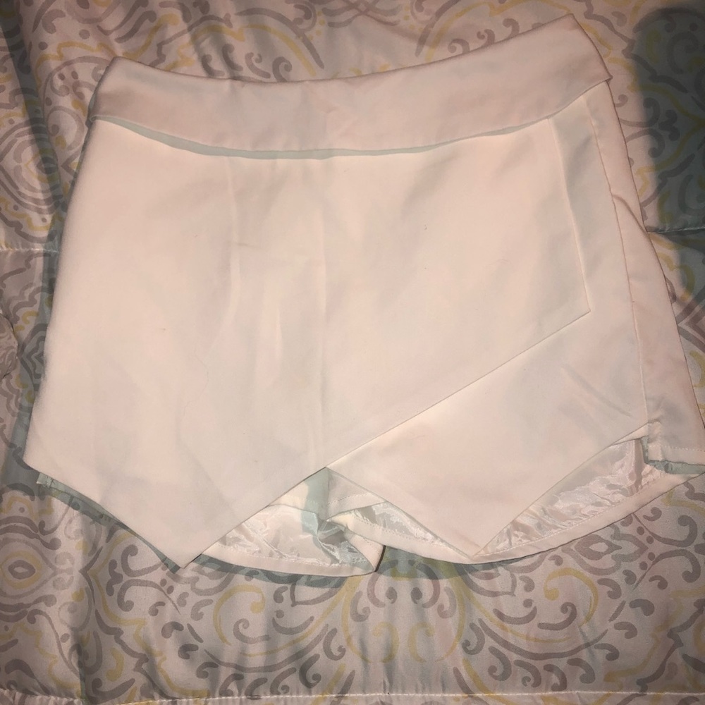 COMFY WHITE SKORT